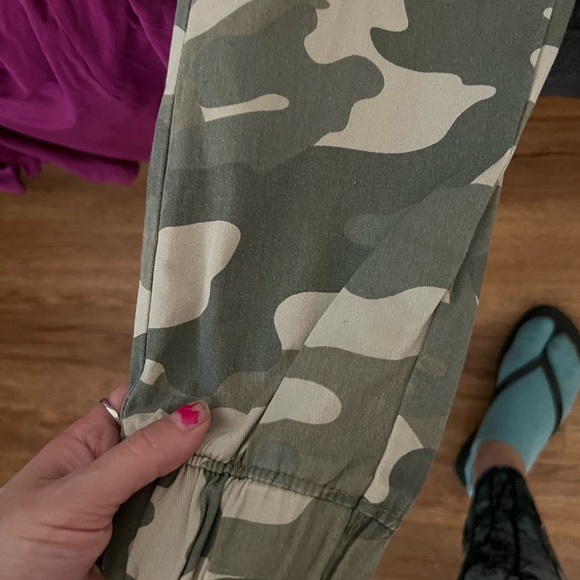 Charlotte Russe refuge nwt camo skinny jogger cargo pants small - Picture 5 of 8